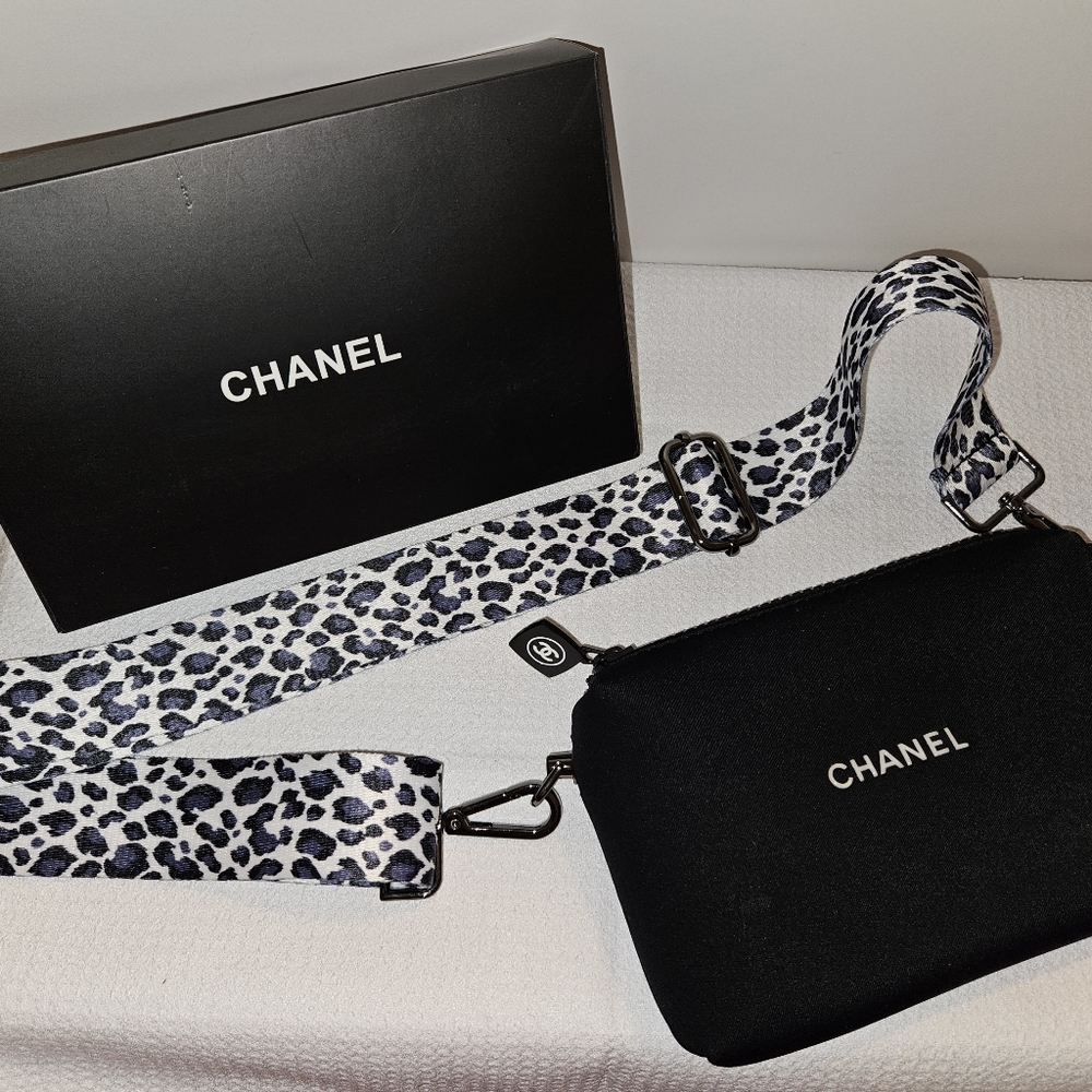 CHANEL crossbody